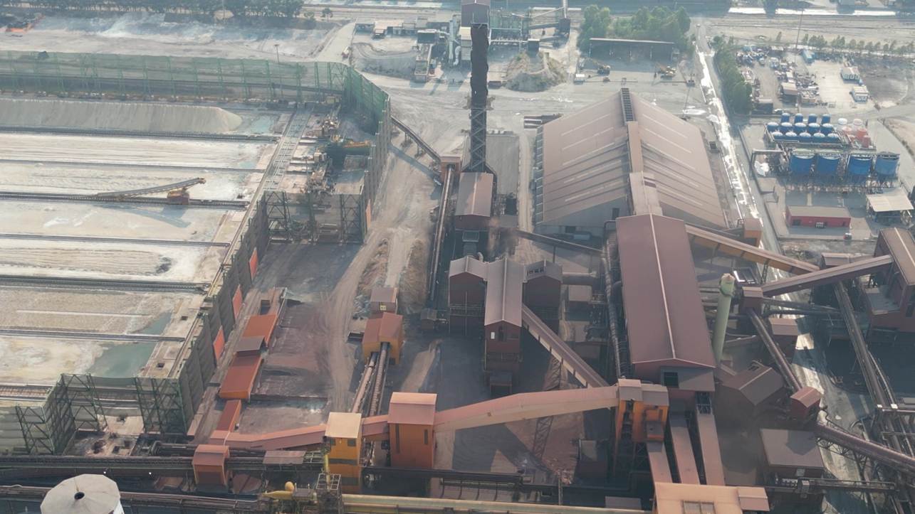 Taranto, ex Ilva: immagini aeree mostrano coperture degradate, polveri e aree industriali deteriorate
